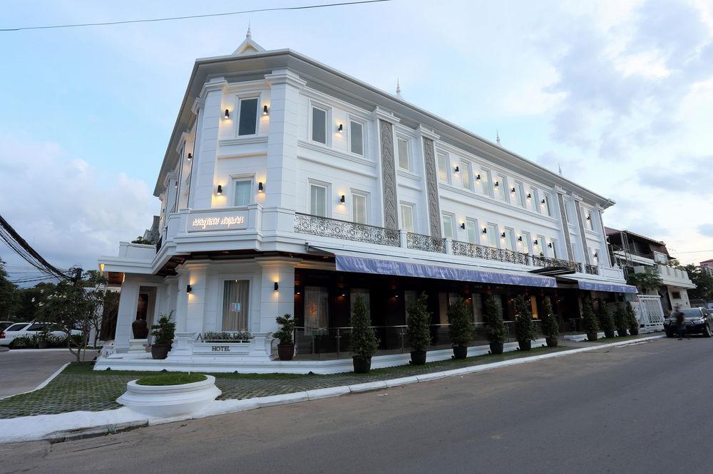 Arunreas Hotel Phnom Penh Exterior photo